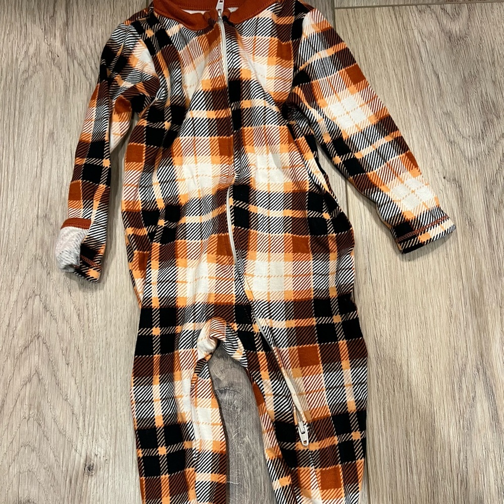 6-9m footed pajamas